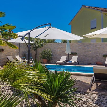 Guest House Antonella Malinska Exteriér fotografie