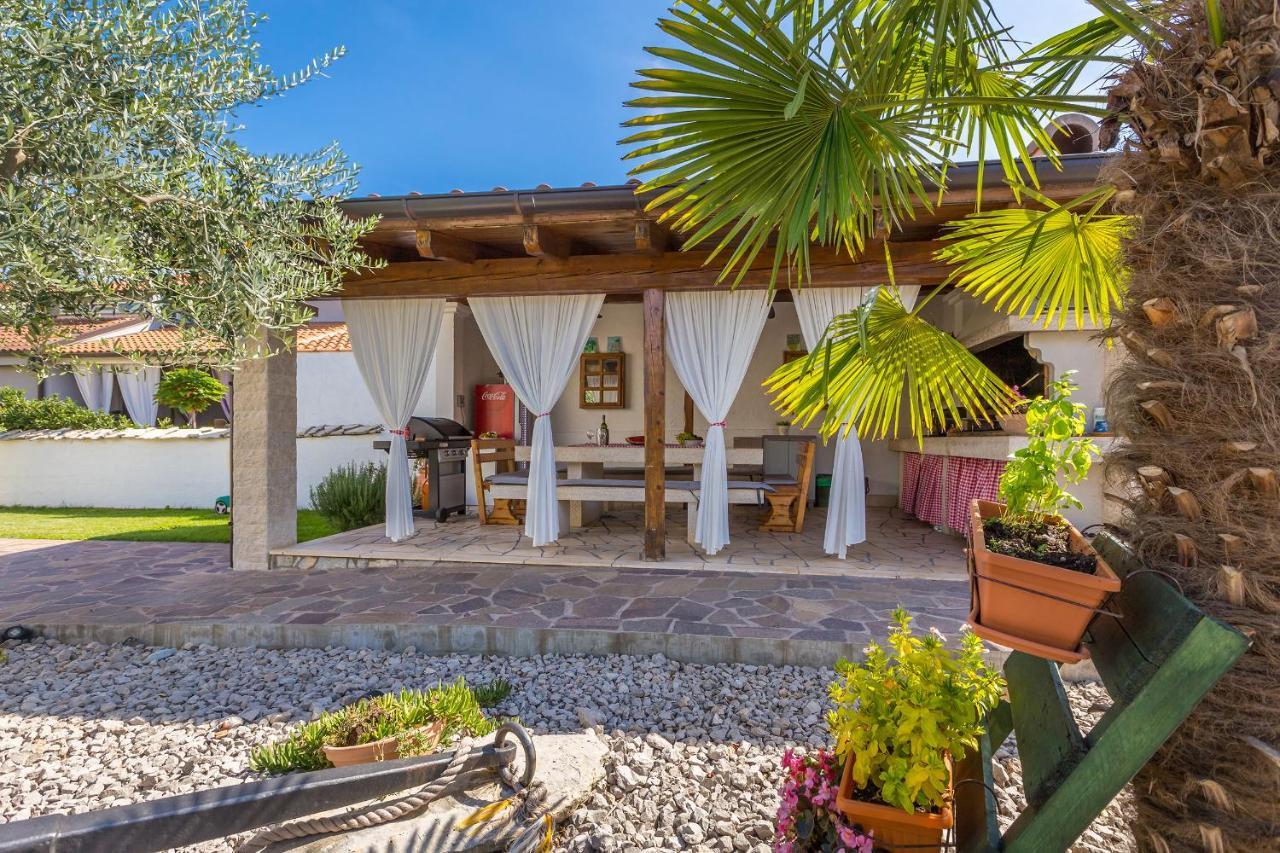 Guest House Antonella Malinska Exteriér fotografie