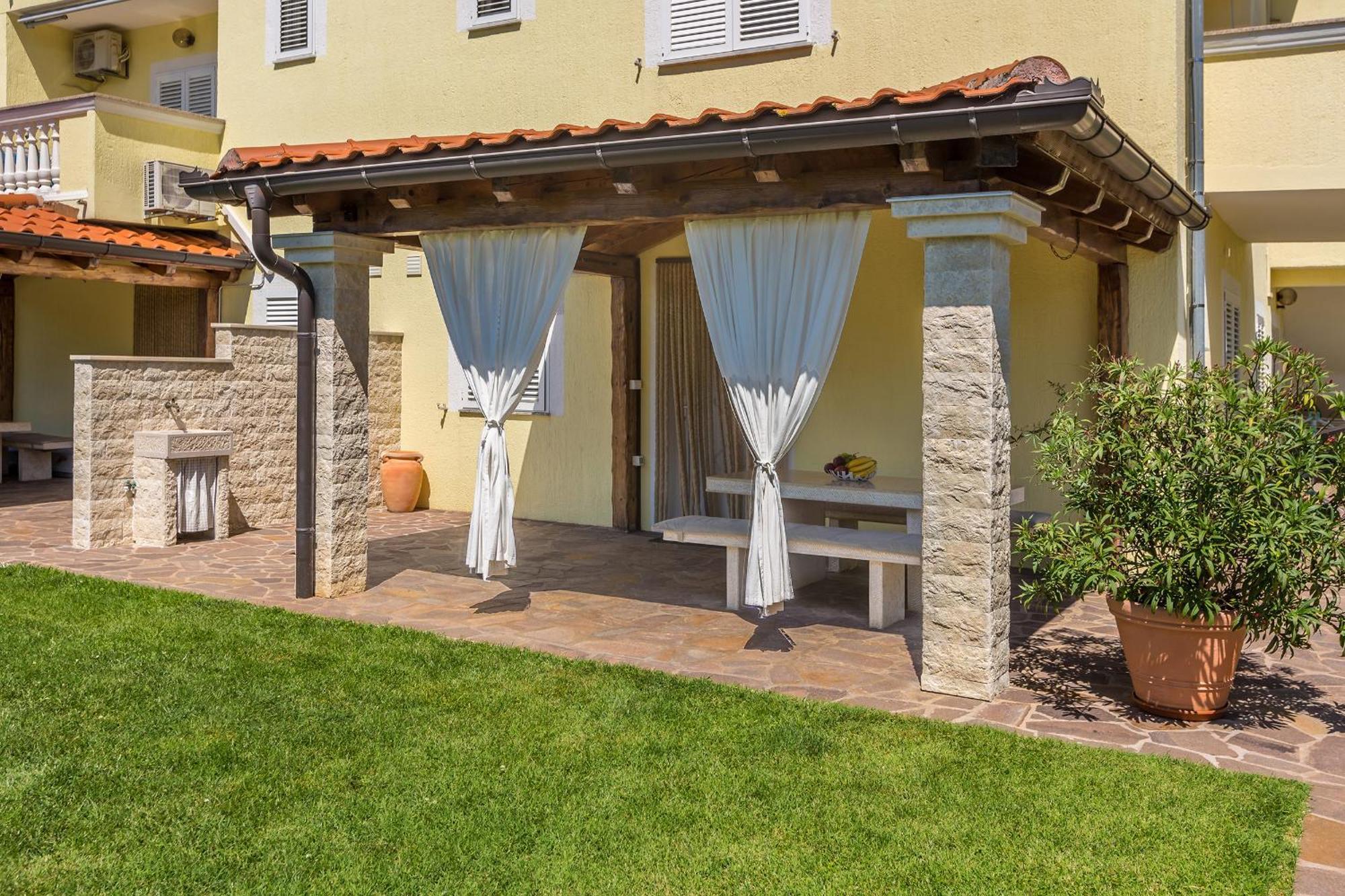 Guest House Antonella Malinska Exteriér fotografie