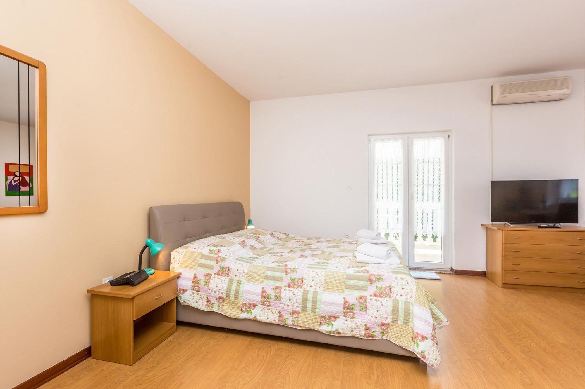 Guest House Antonella Malinska Exteriér fotografie