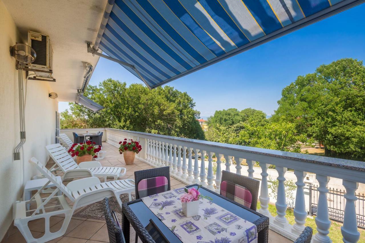 Guest House Antonella Malinska Exteriér fotografie